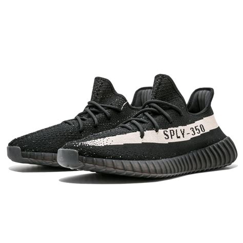 yeezy 350 v2 black white